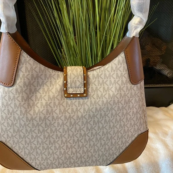 MICHAEL KORS Ilillian Medium Shoulder Bag - Picture 5 of 13